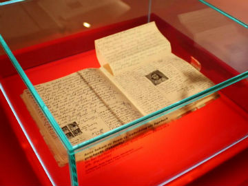 The_Diary_of_a_Young_Girl_at_the_Anne_Frank_Zentrum3