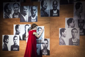 GöteborgsOperans uppsättning av klassiska operan Tosca utspelar sig i ett fascistiskt Italien, präglat av våld, misstänksamhet och girighet.